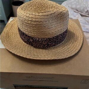 Stylish Straw Hat with Leopard Band
